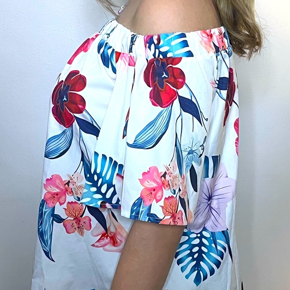Off shoulder blouse w Hawaiian style flower pattern - $18 - Picture 2 of 12
